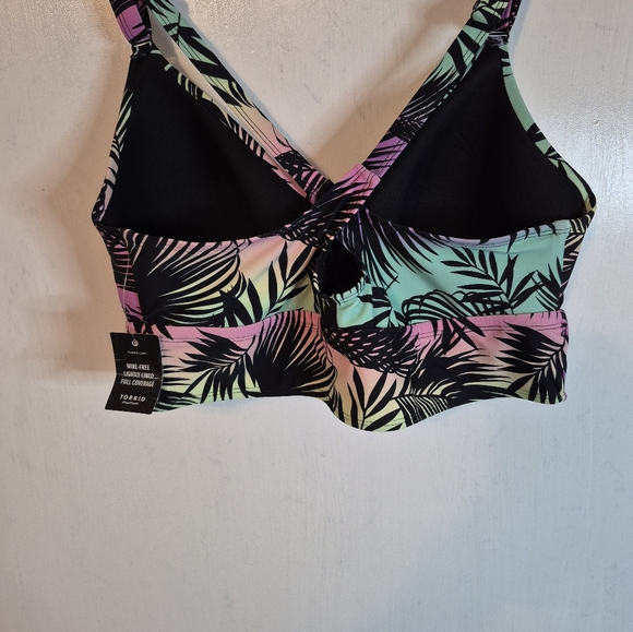 Torrid - Picture 2 of 5